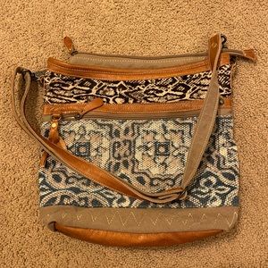Myra crossbody